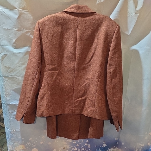 Le Suit Brown Blazer and Skirt Set  12E - Picture 3 of 5